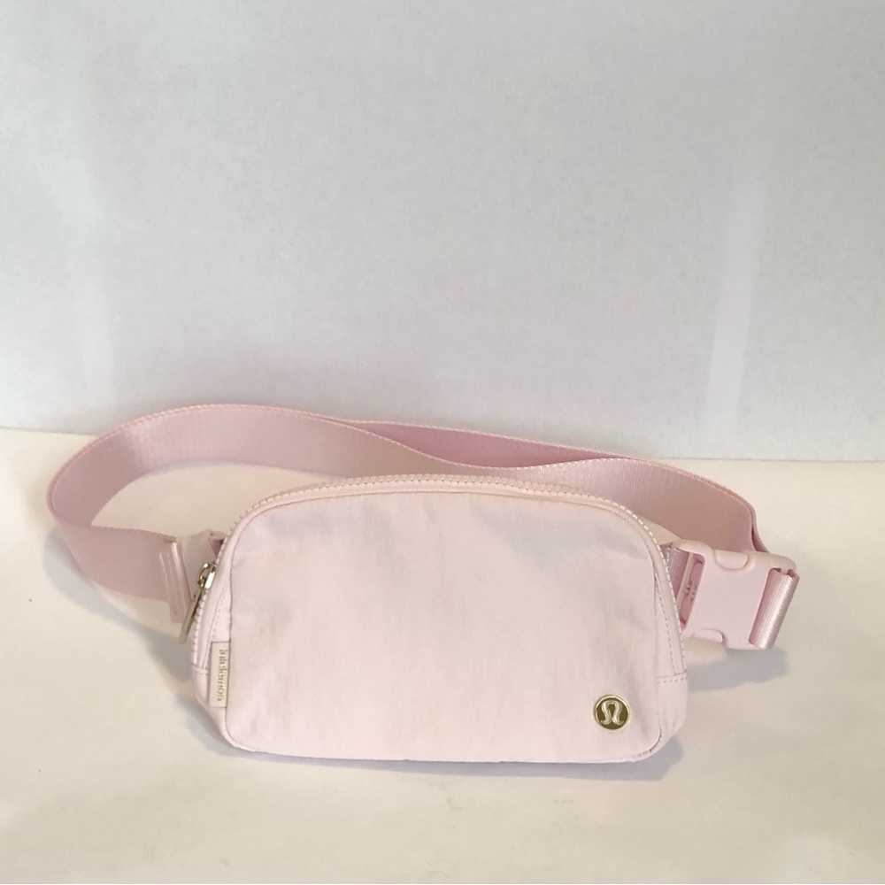 lululemon athletica Light Pink Crossbody Belt Bag NWOT Womens One Size
